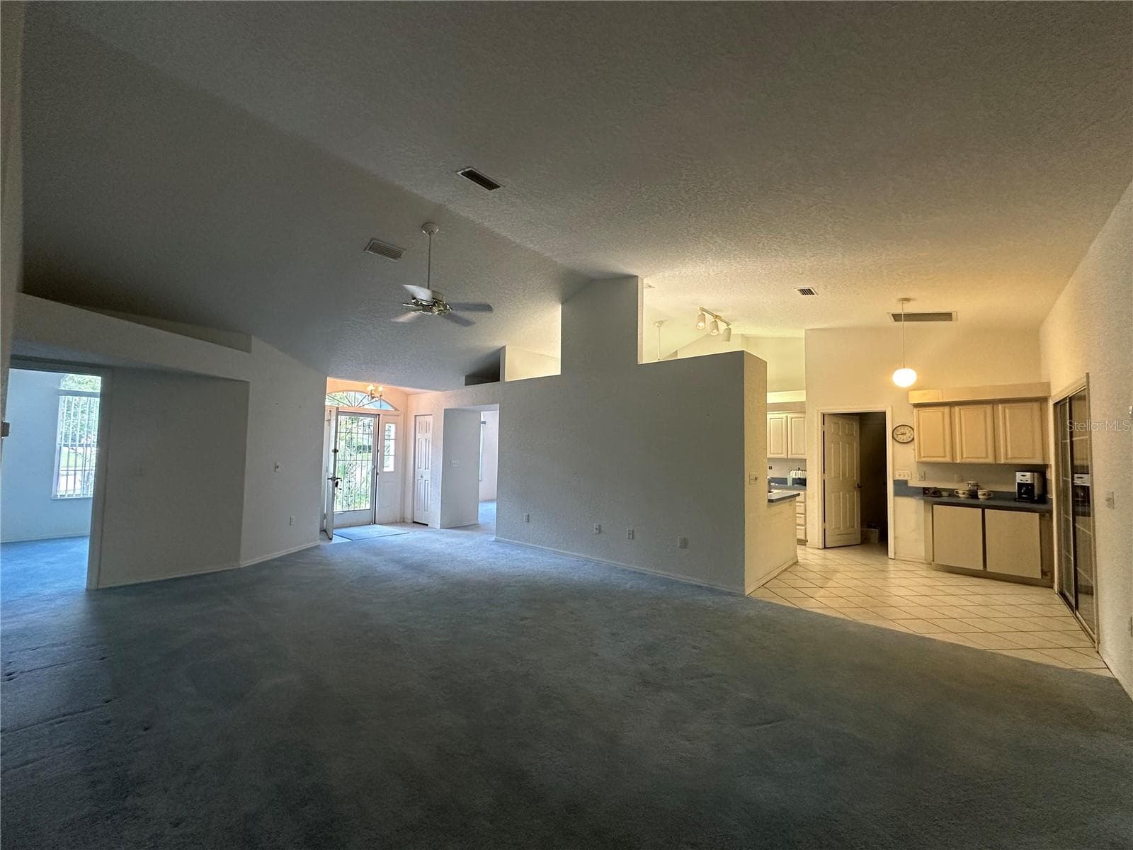 Living Room/Dinette View - 10816 SW 83RD AVE, OCALA