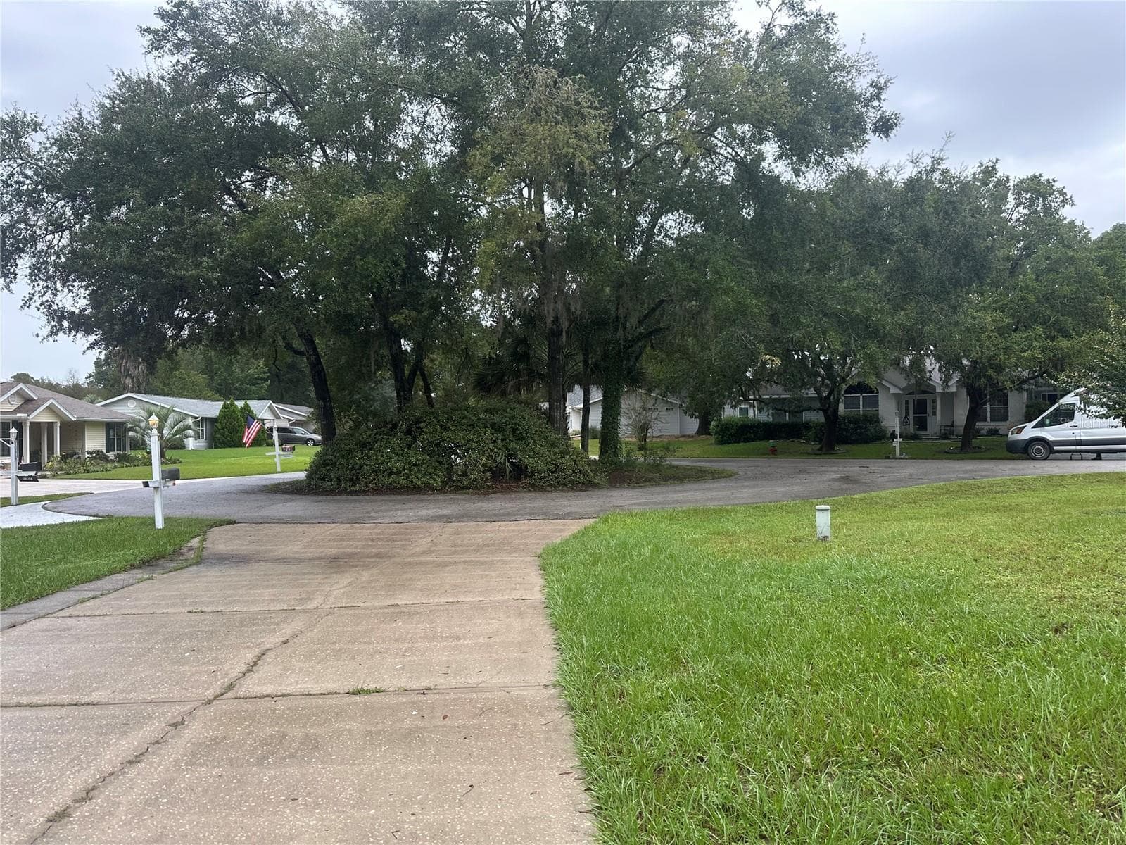 Long Driveway and cul de sac - 10816 SW 83RD AVE, OCALA