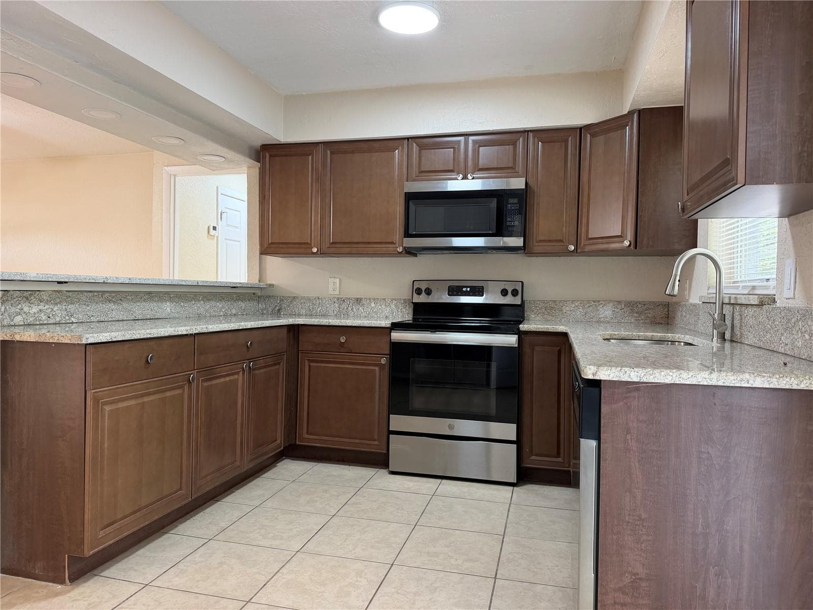 Kitchen - 609 MAGGIE CIR, WINTER HAVEN