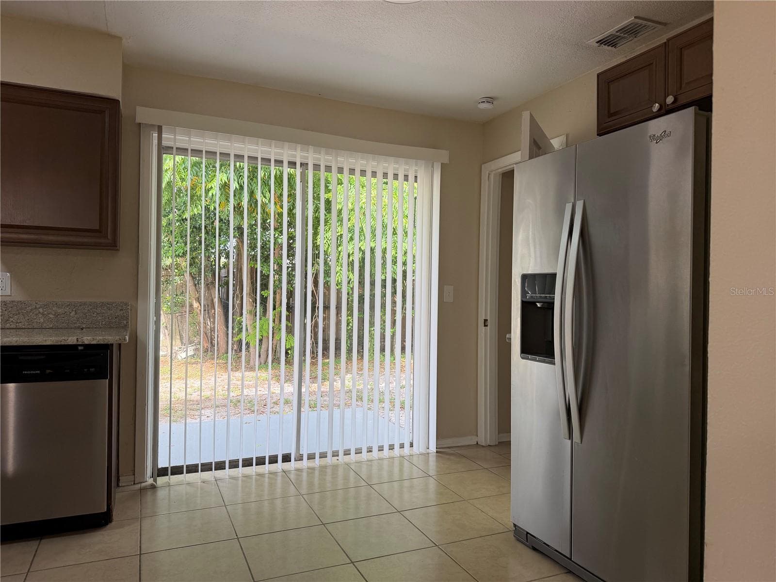 Kitchen - 609 MAGGIE CIR, WINTER HAVEN
