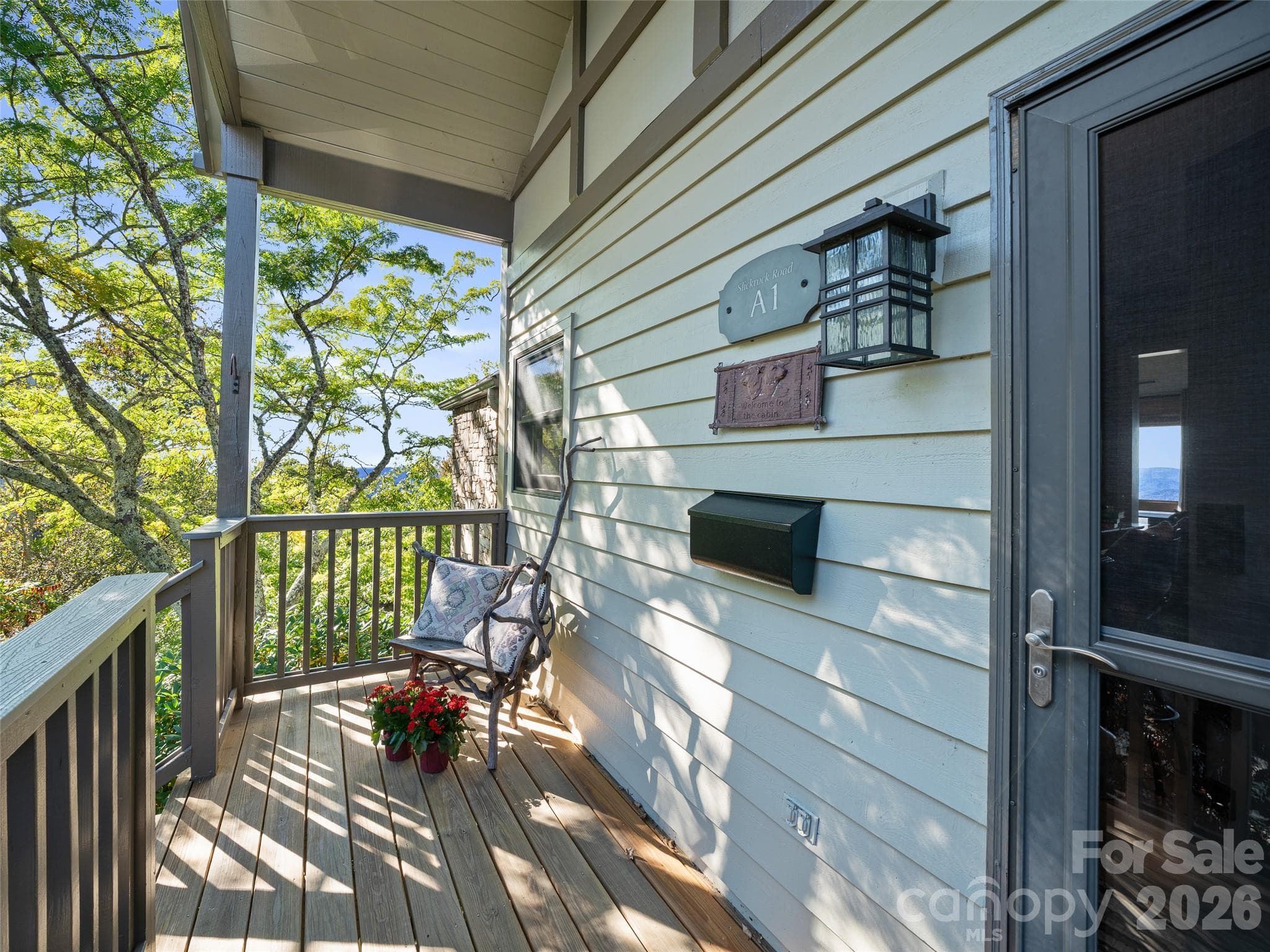 Cvd Front Porch - 80 Slickrock Road, Burnsville