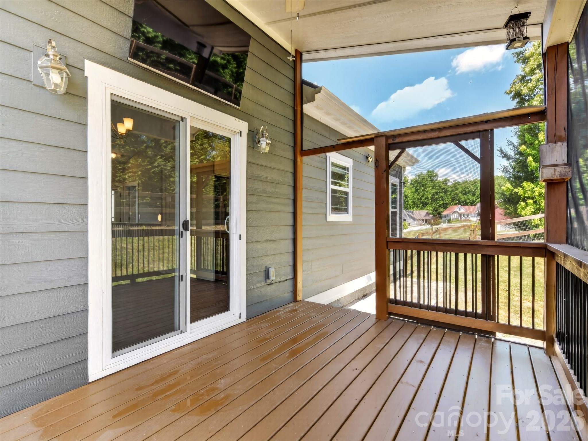 Screened In Porch with mounted TV. - 133 Asher Lane, Etowah