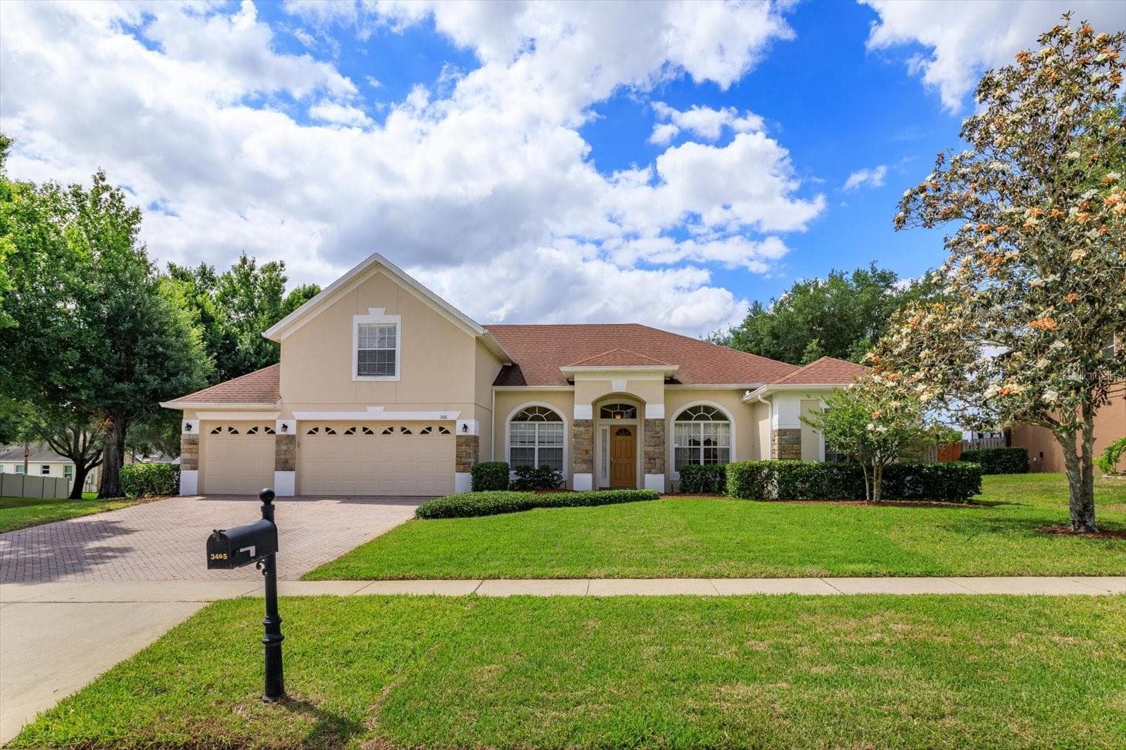 3465 N ROLLING HILLS LN