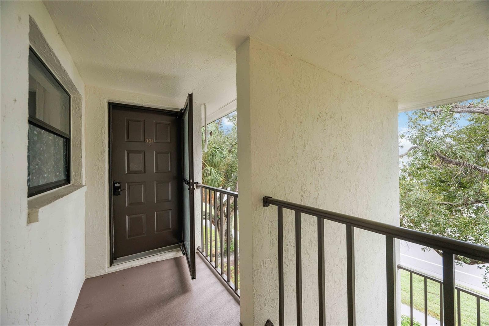 Condominium at 104 CAPRI ISLES BLVD #301, VENICE, photo 4 of 28