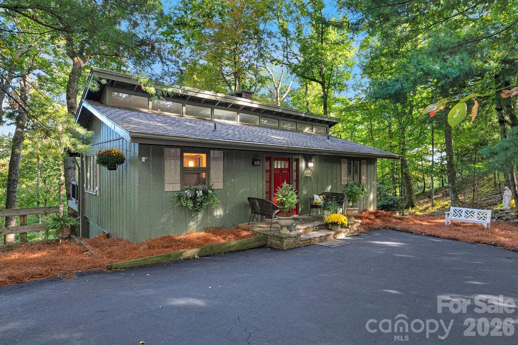 Pristine Cottage in the Woods - 2377 Connestee Trail, Brevard