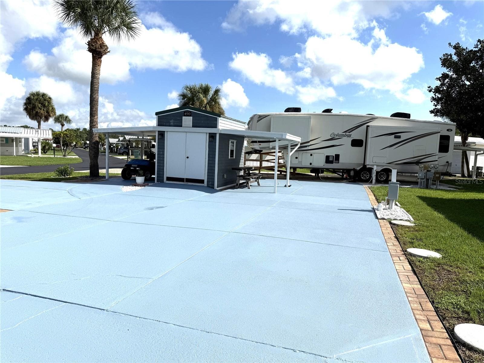 RV CORNER LOT-MUCH TO OFFER! - 490 PINE LOOP, FROSTPROOF