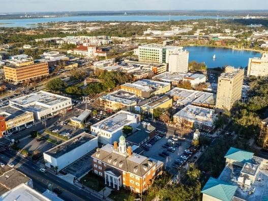 Downtown Lakeland is only 5.7 miles from home! - 4349 WINESAP WAY, LAKELAND