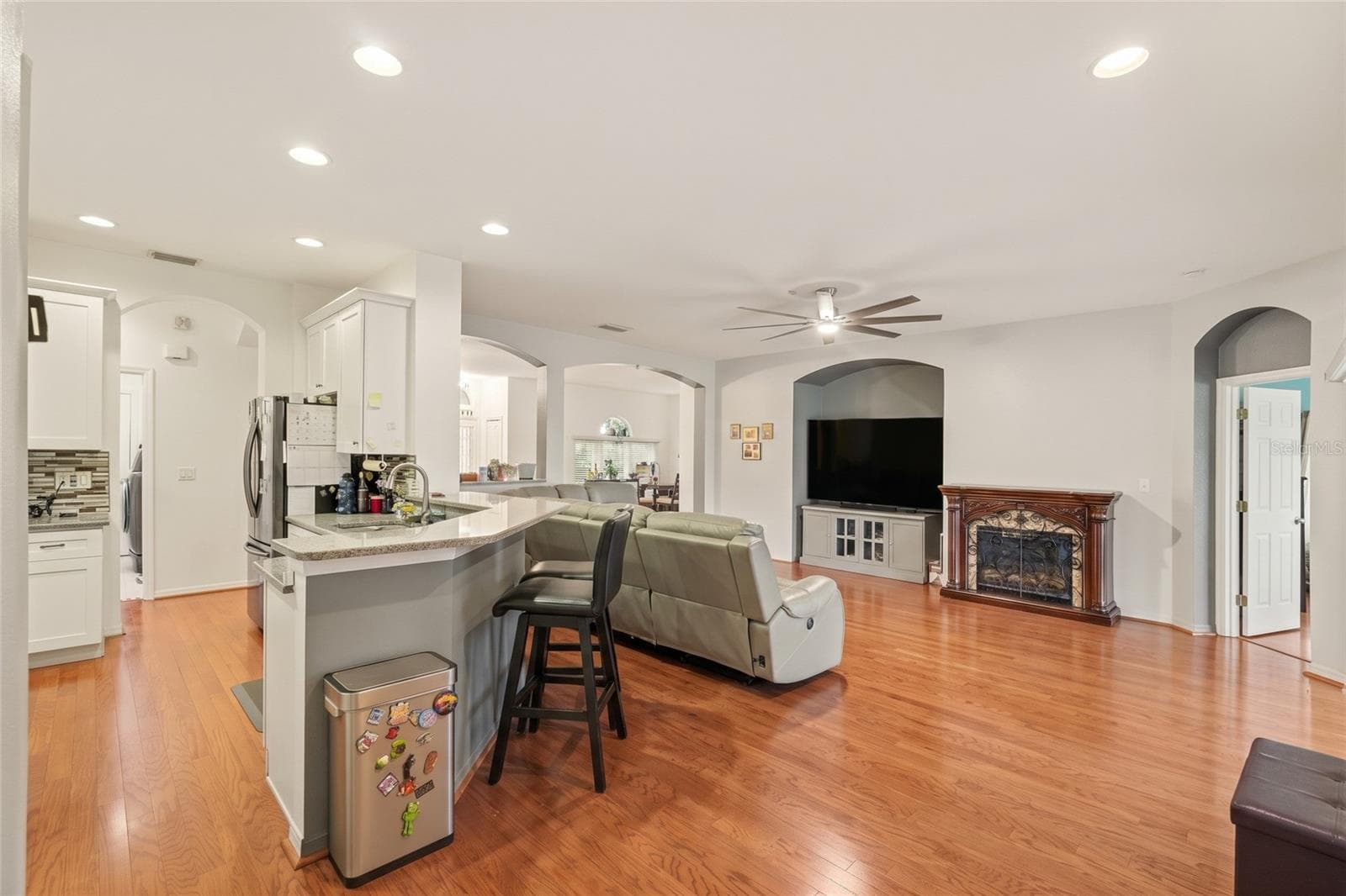 Single Family Residence at 1314 EMERALD HILL WAY, VALRICO, photo 4 of 18