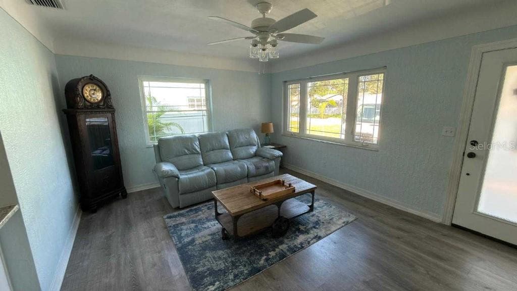 Single Family Residence at 324 36TH AVE NE, ST PETERSBURG, photo 13 of 15