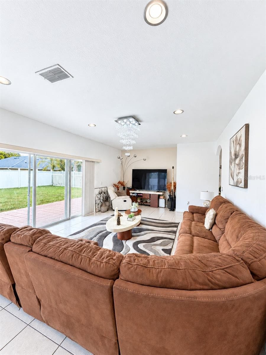 Single Family Residence at 1349 CASTLEPORT RD, WINTER GARDEN, photo 9 of 20