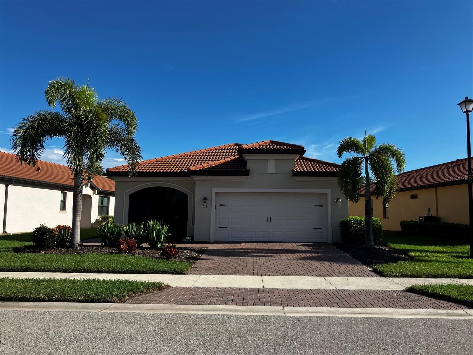 Single Family Residence at 10141 FIDDLEWOOD DR, VENICE, photo 2 of 12