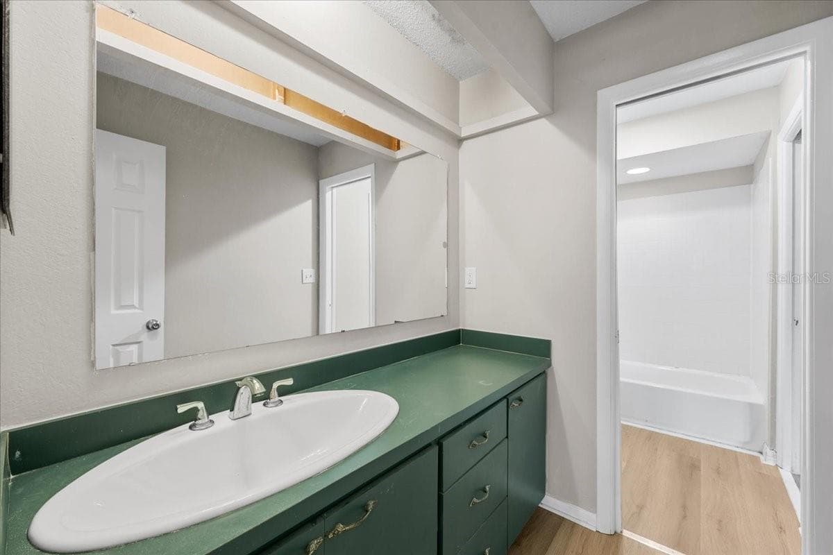 Townhouse at 7903 CEDAR DR, TEMPLE TERRACE, photo 18 of 33