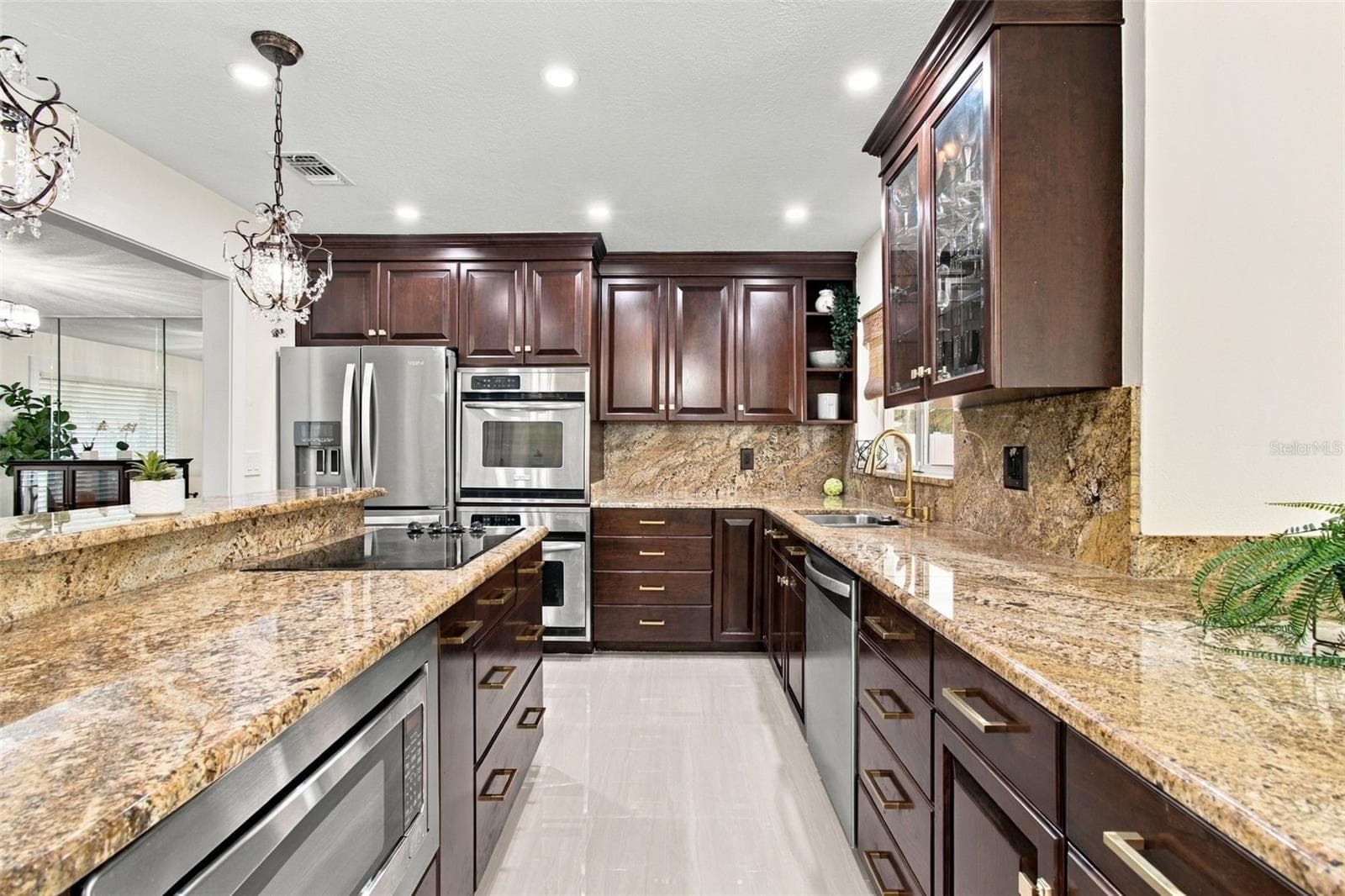 Kitchen & Eat-in Area - 15113 ALEXIS DR, TAMPA