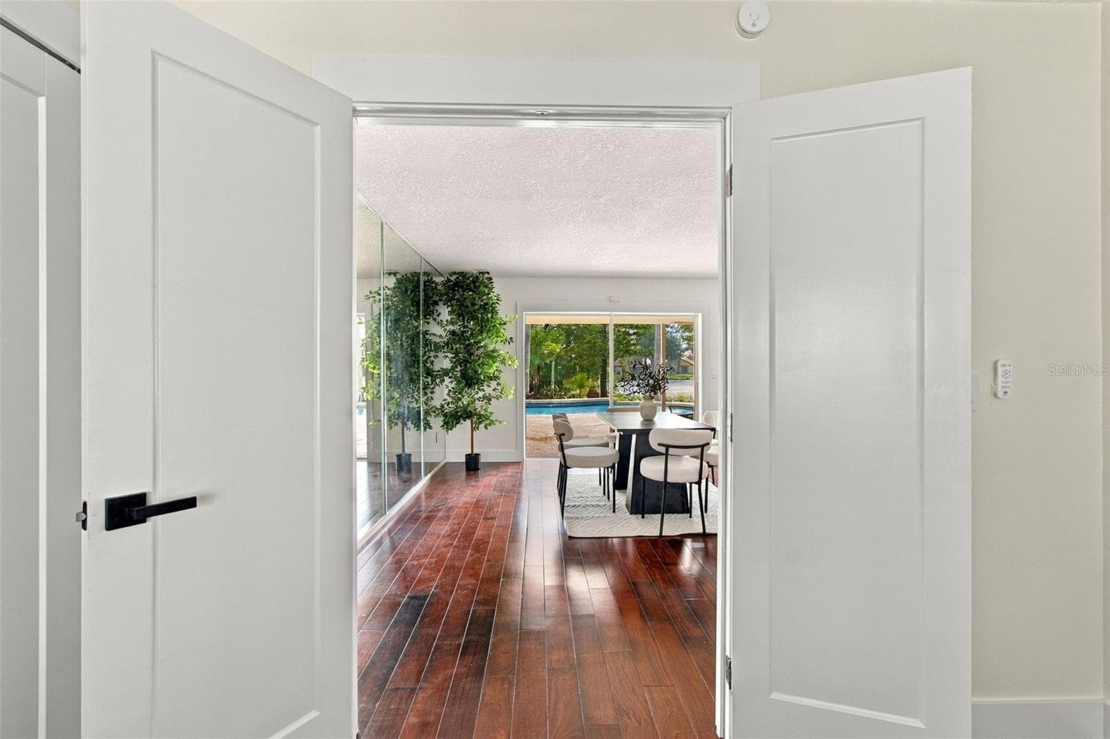 Speak Easy-Conversation Area - 15113 ALEXIS DR, TAMPA