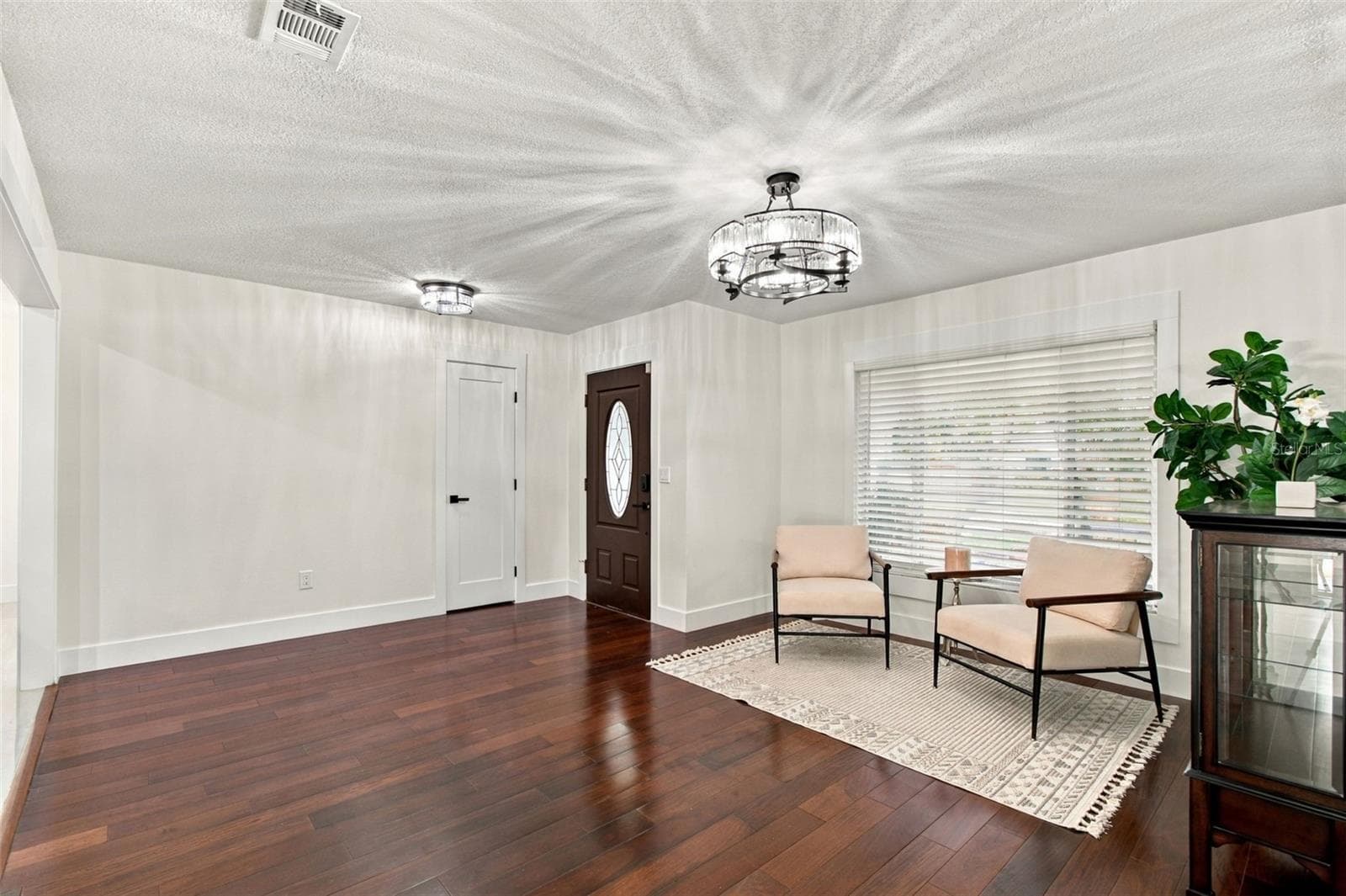 Speak Easy-Conversation Area - 15113 ALEXIS DR, TAMPA