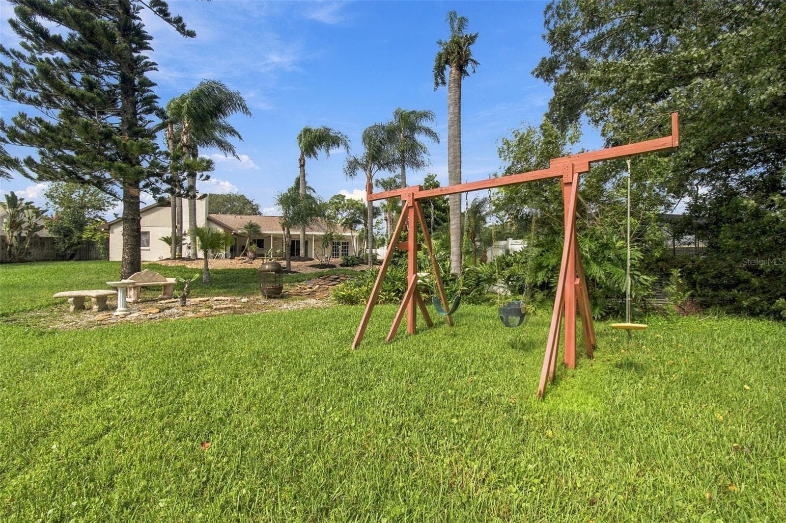 Swing Set Back Yard - 15113 ALEXIS DR, TAMPA