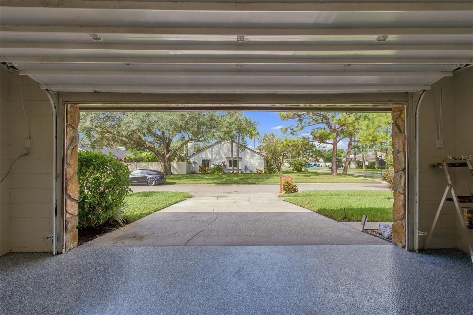 2 Car Garage - 15113 ALEXIS DR, TAMPA