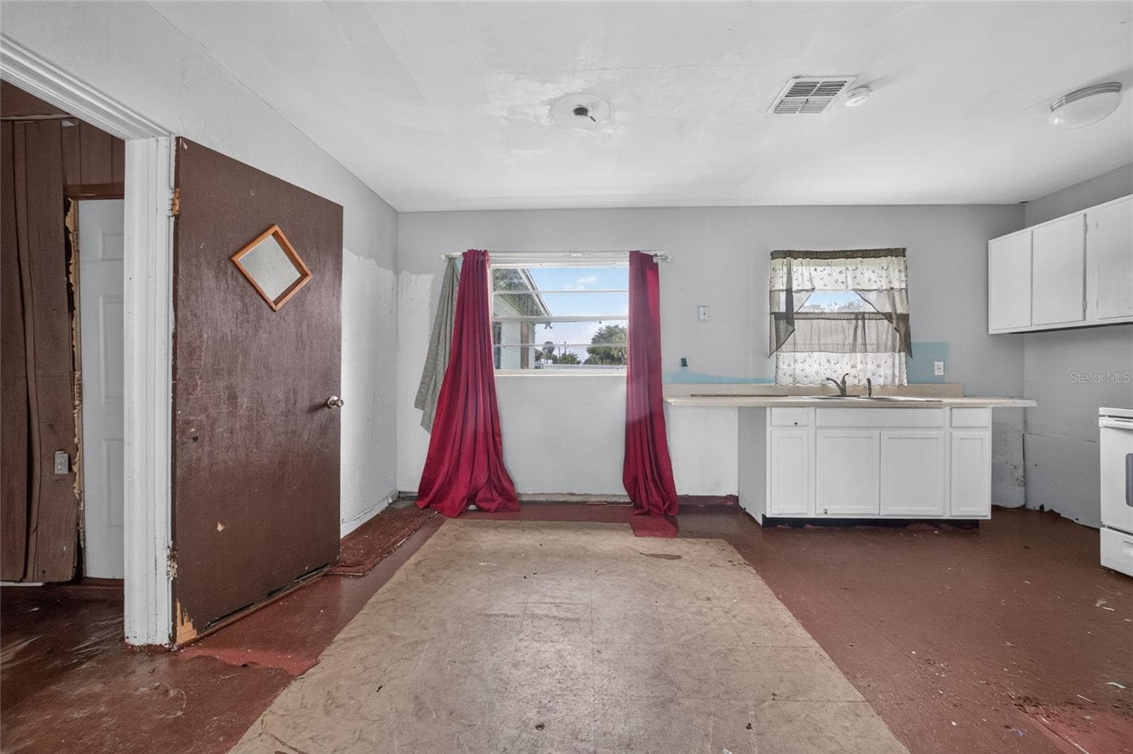 Single Family Residence at 1210 W 15TH ST, SANFORD, photo 11 of 35