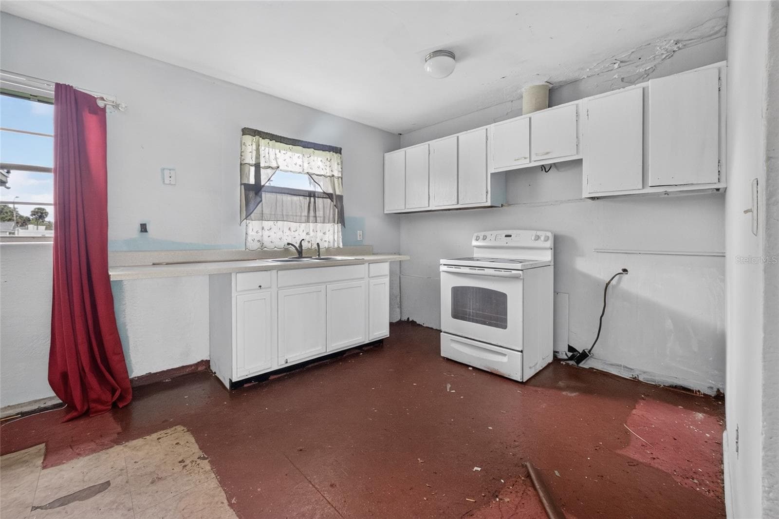 Single Family Residence at 1210 W 15TH ST, SANFORD, photo 12 of 35