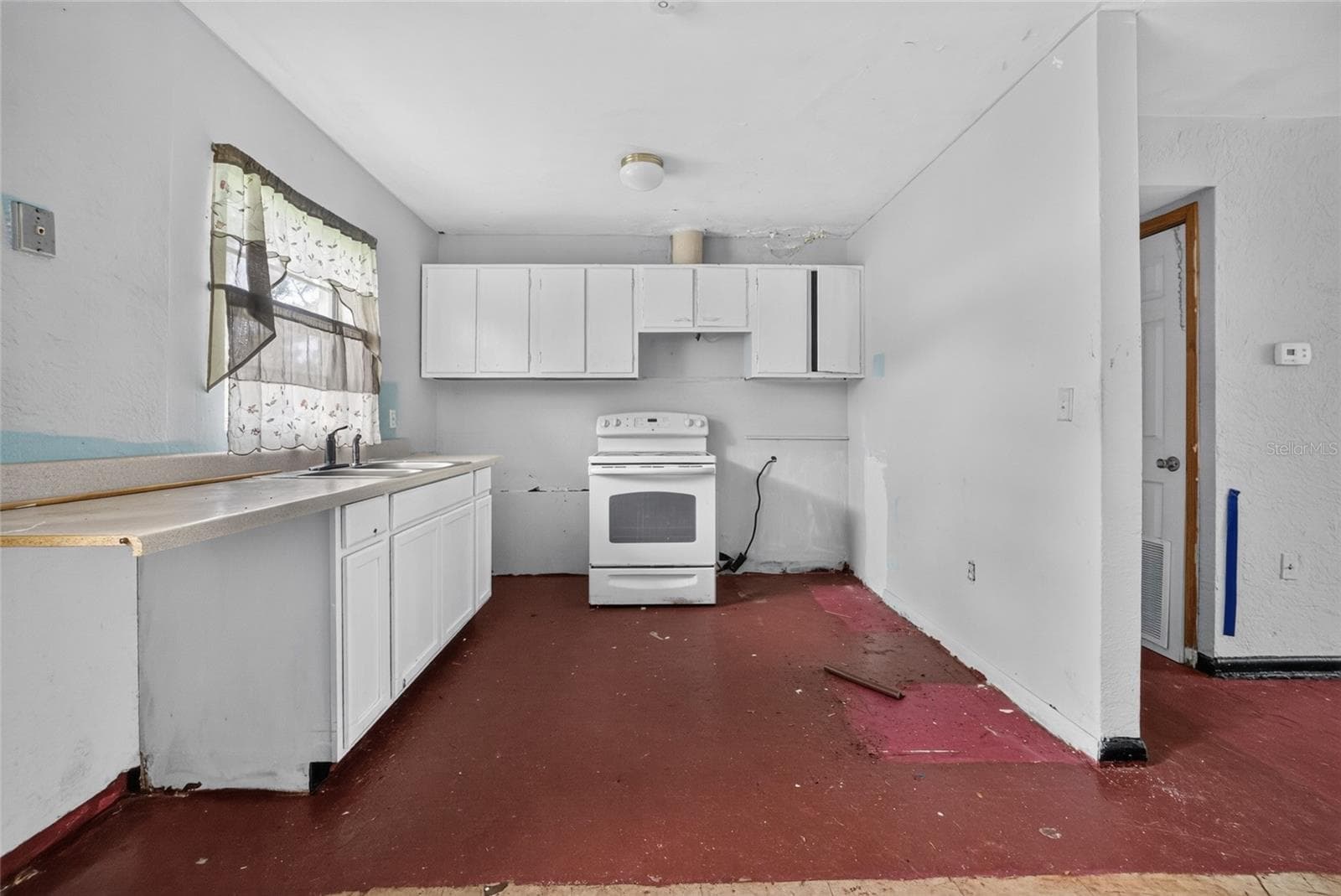 Single Family Residence at 1210 W 15TH ST, SANFORD, photo 13 of 35
