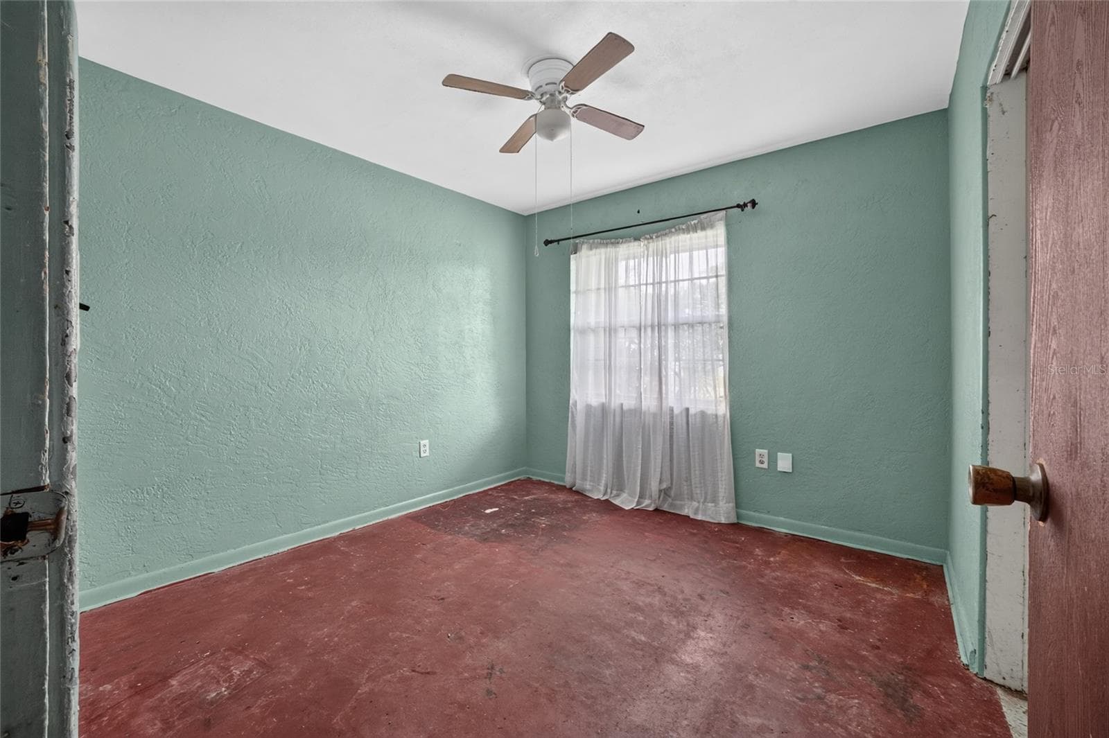 Single Family Residence at 1210 W 15TH ST, SANFORD, photo 16 of 35