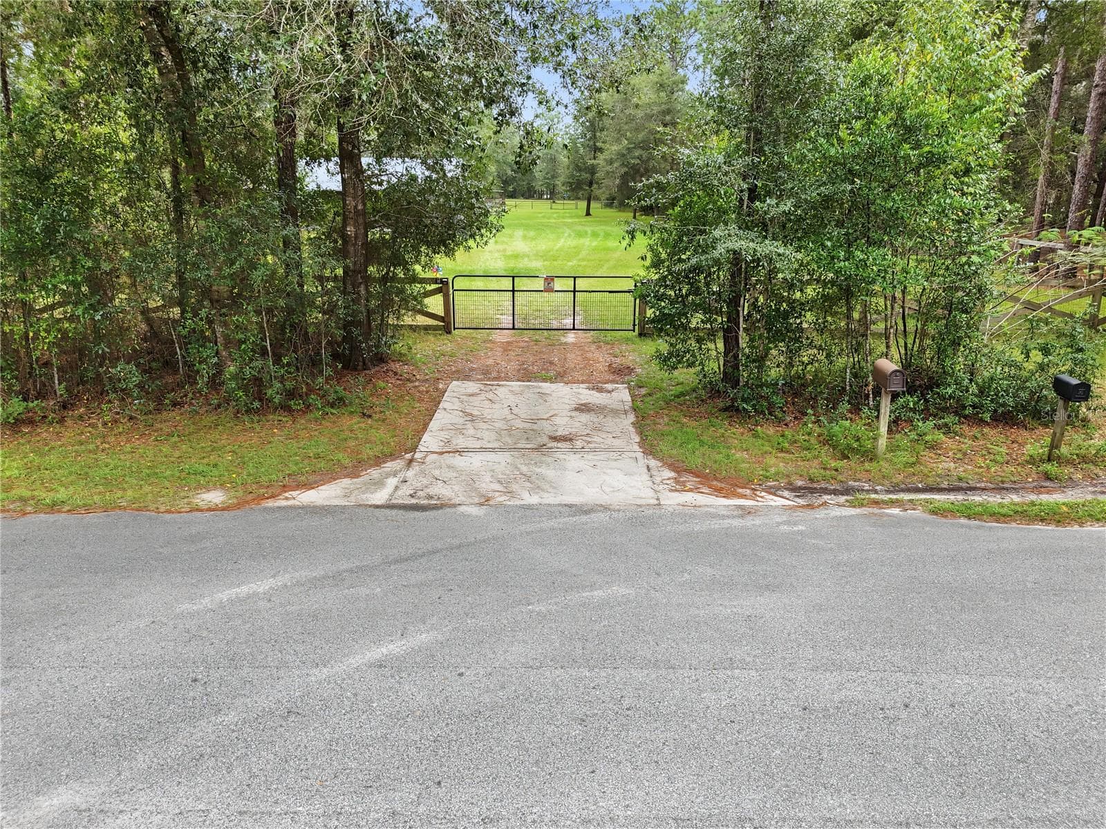 Electric Gate Entry off SW 31st St - 17980 SW 31ST ST, DUNNELLON