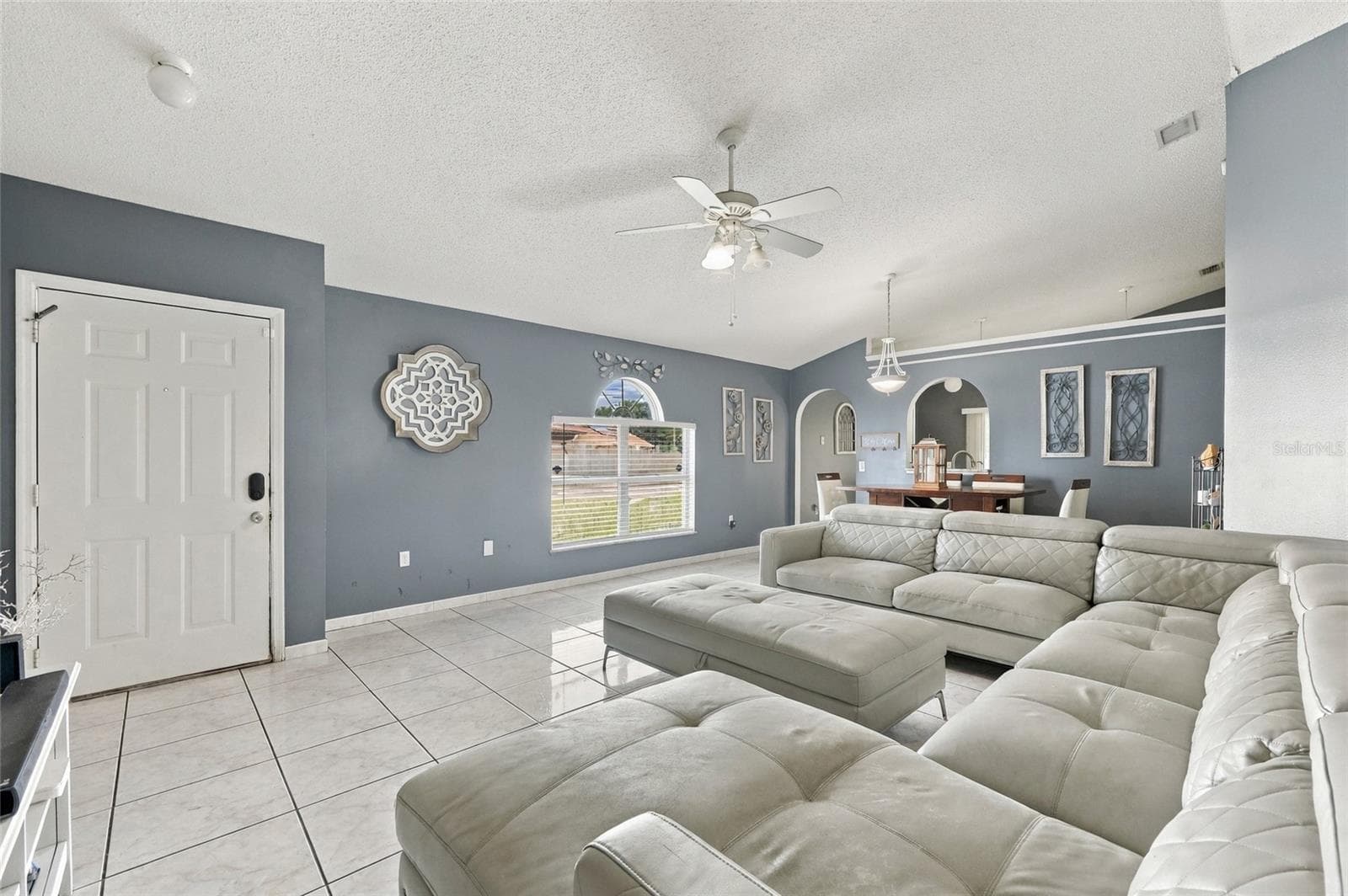 Single Family Residence at 10521 ROCKING A RUN, ORLANDO, photo 4 of 42