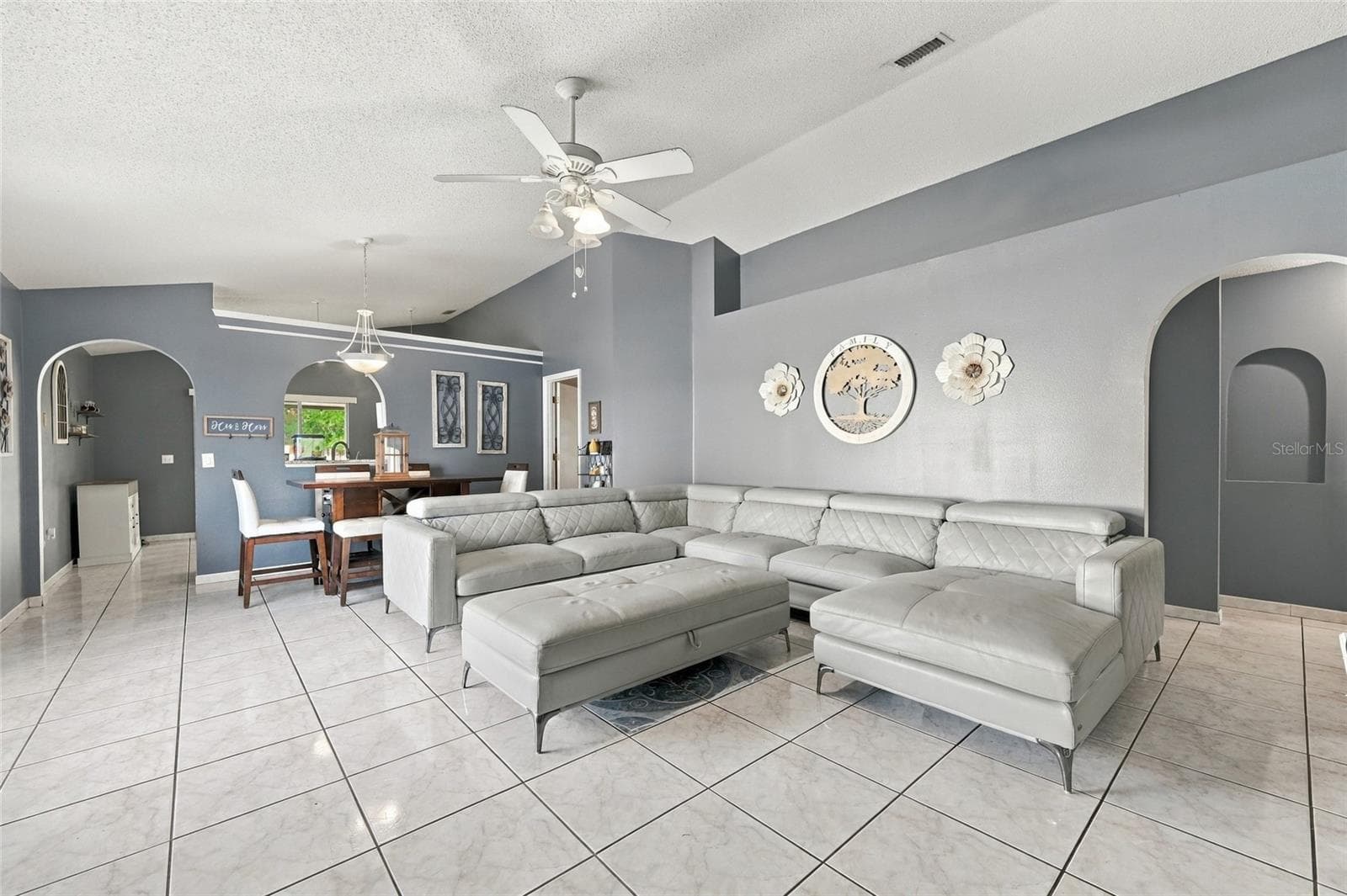 Single Family Residence at 10521 ROCKING A RUN, ORLANDO, photo 6 of 42