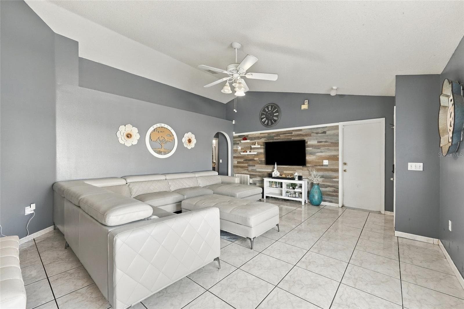 Single Family Residence at 10521 ROCKING A RUN, ORLANDO, photo 7 of 42
