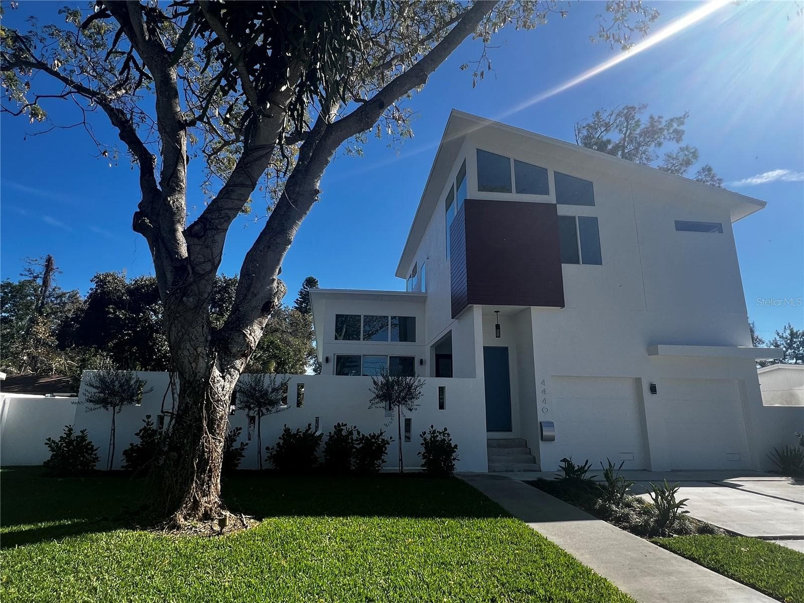 Single Family Residence at 4440 POMPANO DR SE, ST PETERSBURG, photo 2 of 86