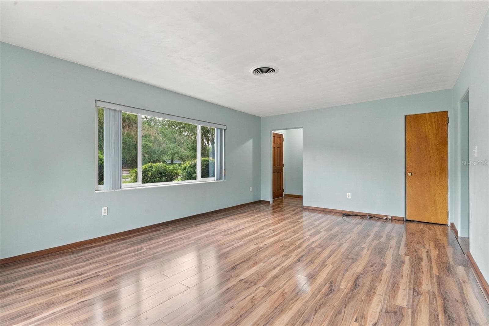 Living Room - 480 W NEW YORK AVE, ORANGE CITY