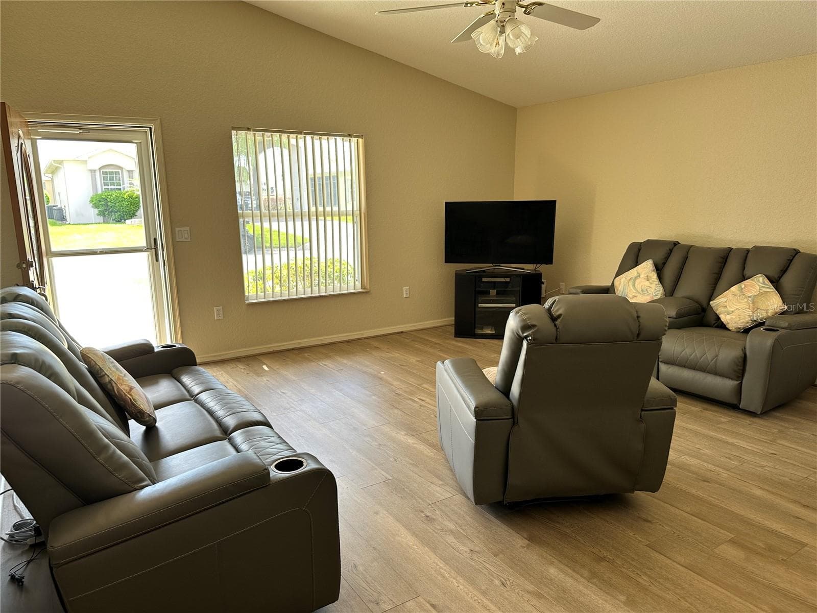 Single Family Residence at 1155 MOTORCOACH DR, POLK CITY, photo 16 of 27
