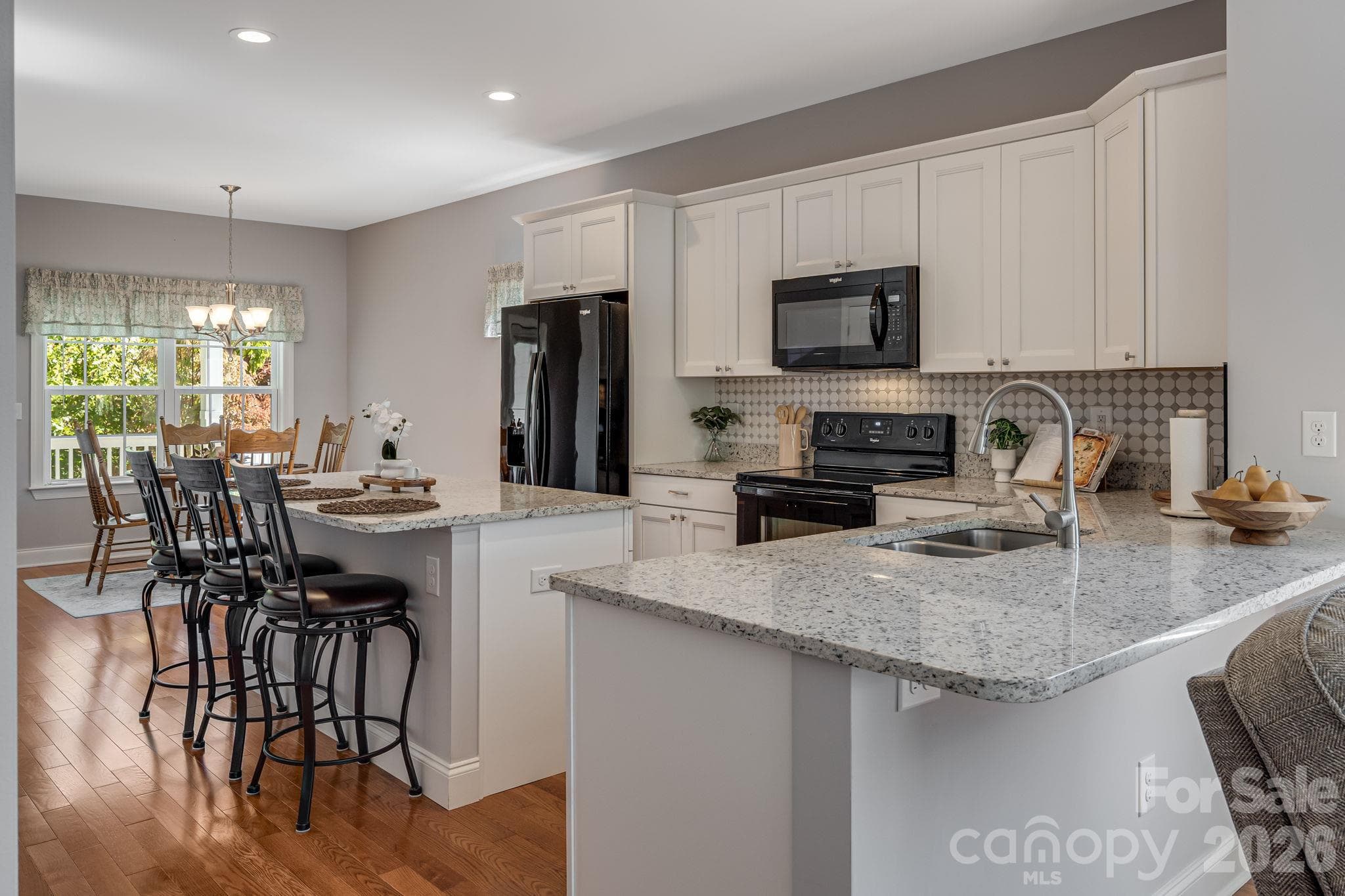 Kitchen Island & Breakfast Bar - 76 Rose Creek Road, Leicester