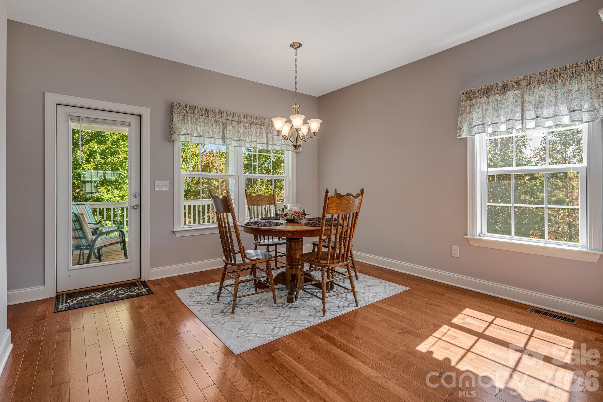 Dining area with lots of light - 76 Rose Creek Road, Leicester