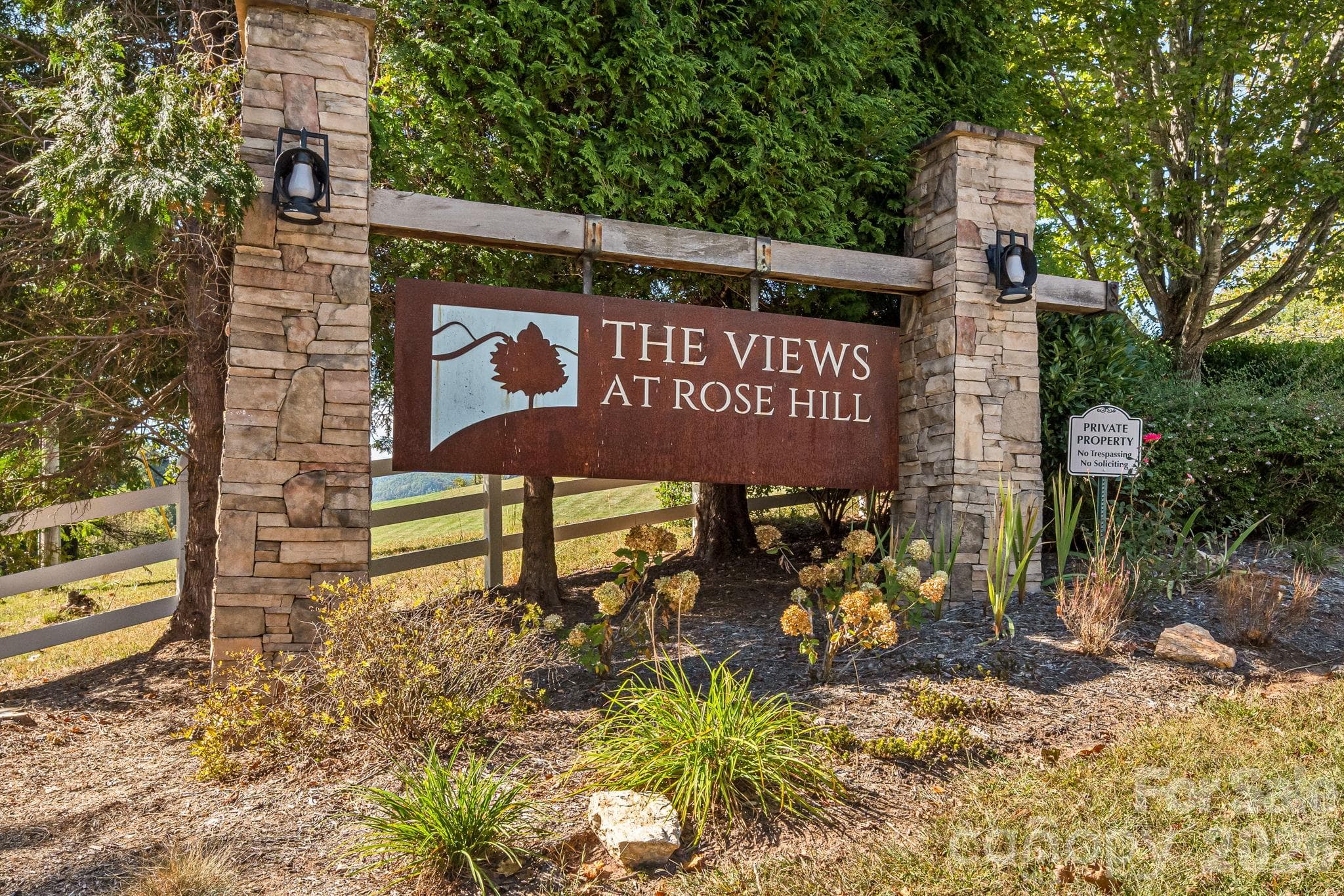 Entrance to community - 76 Rose Creek Road, Leicester