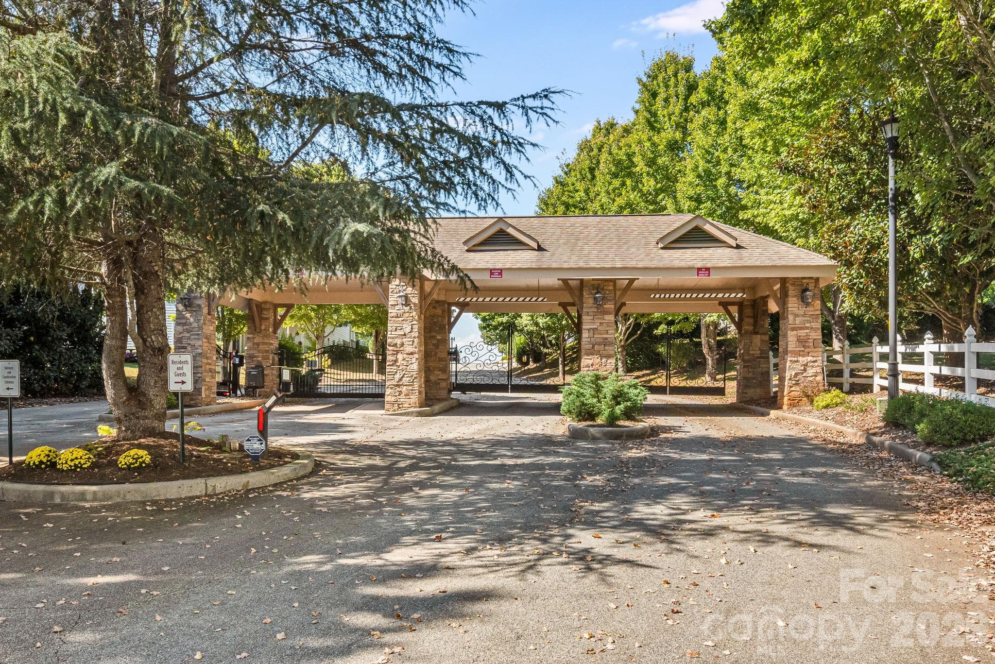 Gated entrance - 76 Rose Creek Road, Leicester
