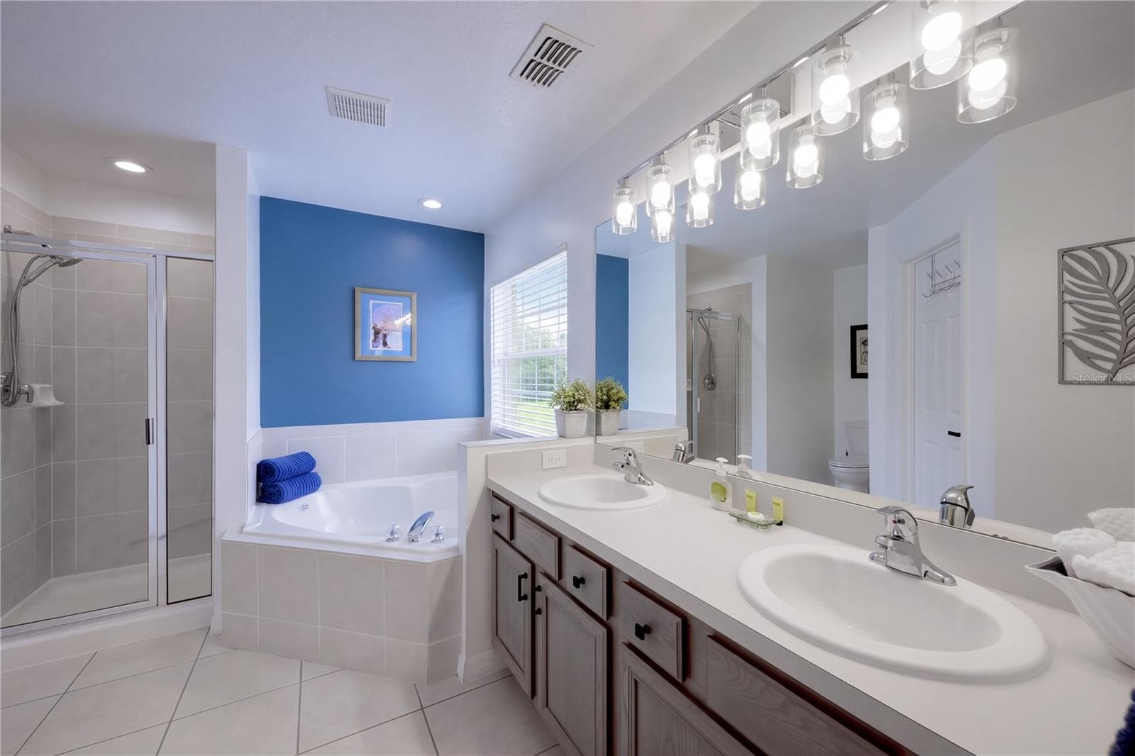 Single Family Residence at 2608 EMERALD ISLAND BLVD, KISSIMMEE, photo 12 of 32