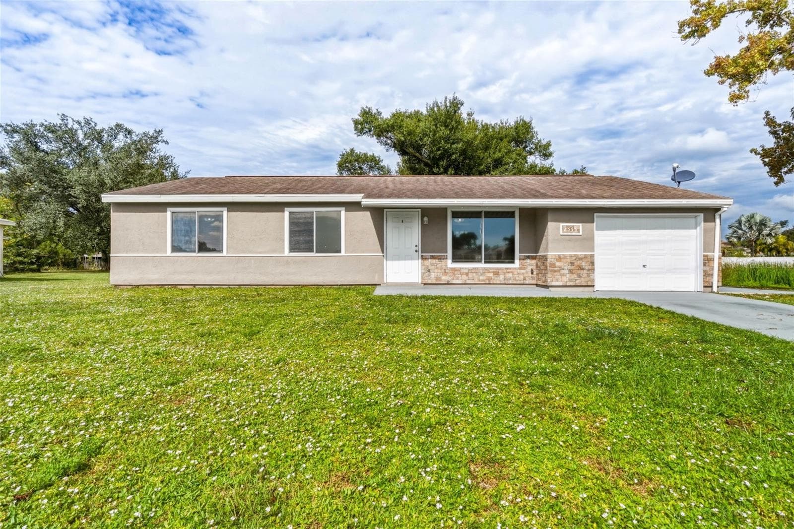 Front - 2555 PAN AMERICAN BLVD, NORTH PORT