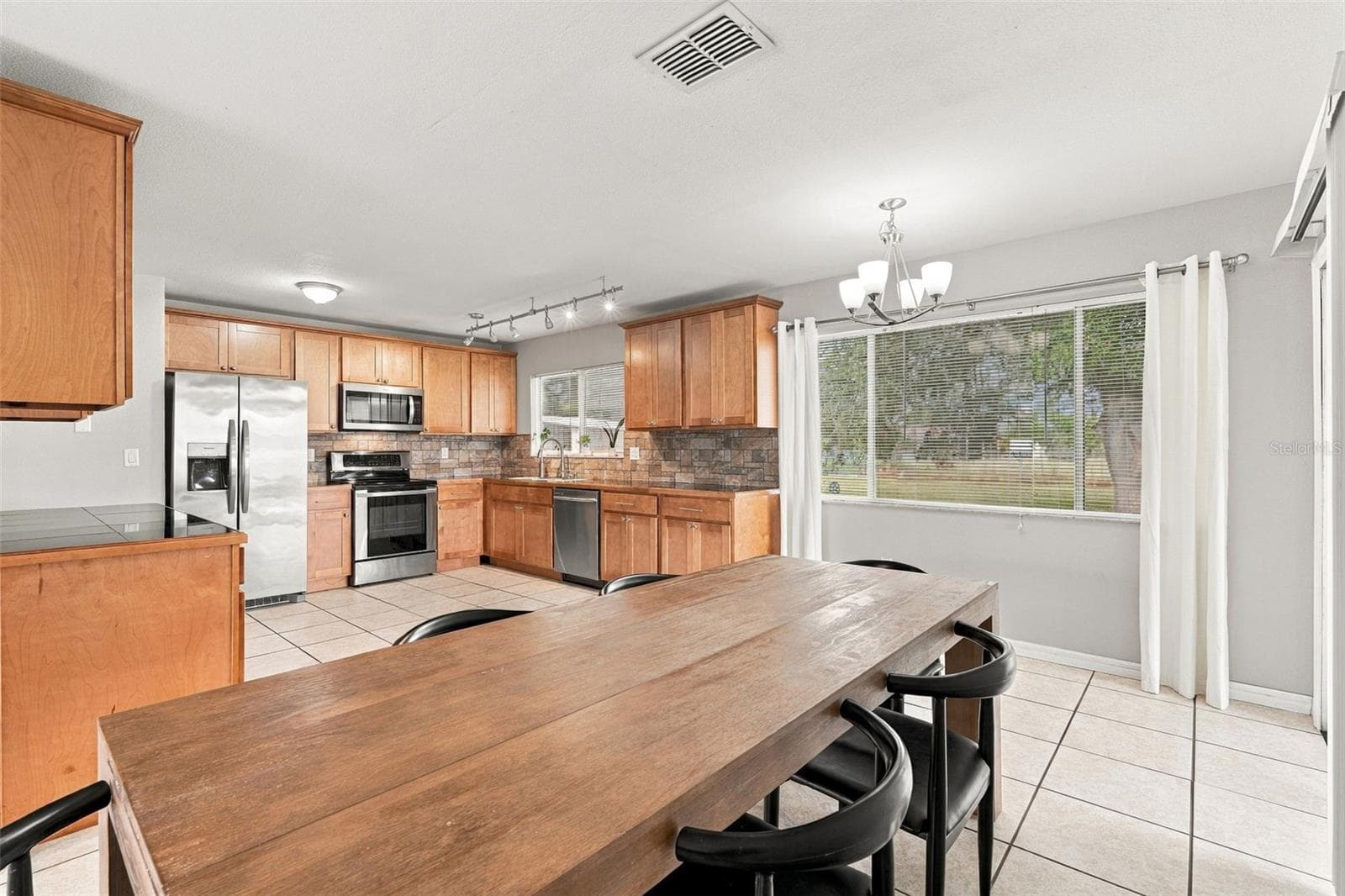 Dining - 2555 PAN AMERICAN BLVD, NORTH PORT