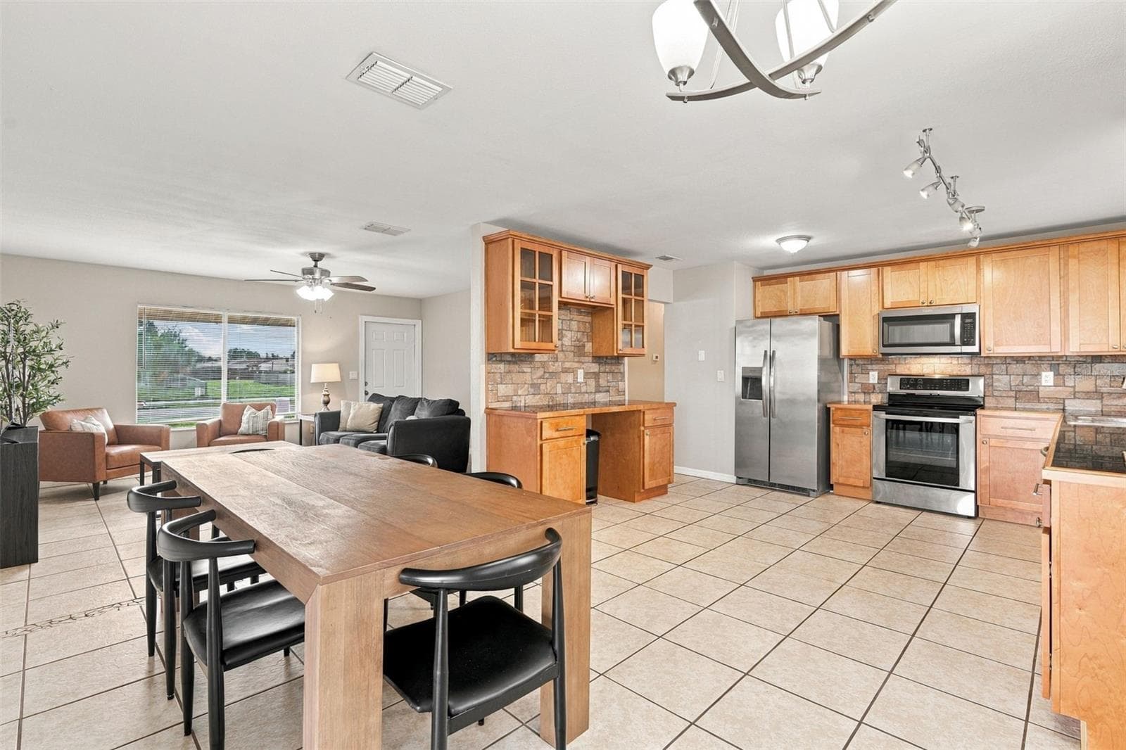 Dining - 2555 PAN AMERICAN BLVD, NORTH PORT