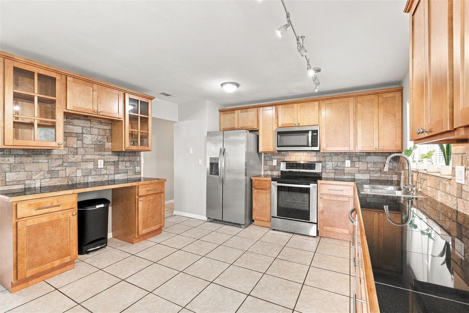 Kitchen - 2555 PAN AMERICAN BLVD, NORTH PORT