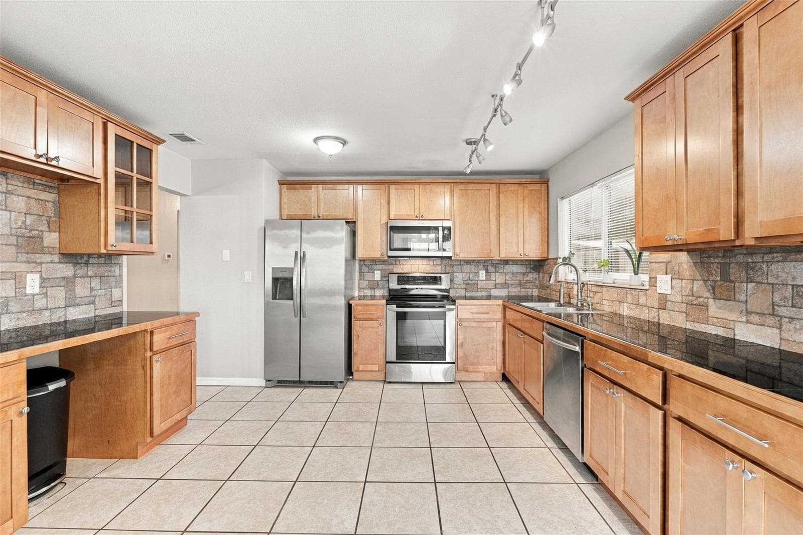 Kitchen - 2555 PAN AMERICAN BLVD, NORTH PORT