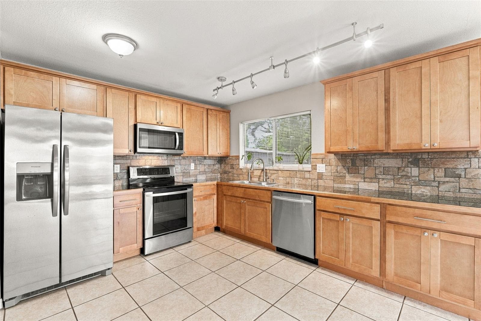 Kitchen - 2555 PAN AMERICAN BLVD, NORTH PORT