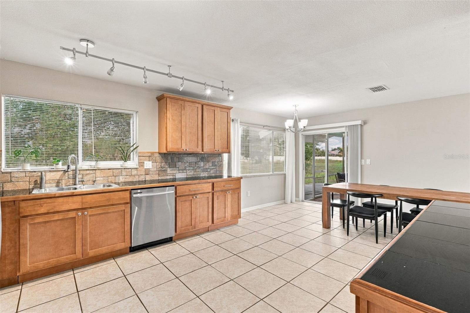 Kitchen - 2555 PAN AMERICAN BLVD, NORTH PORT