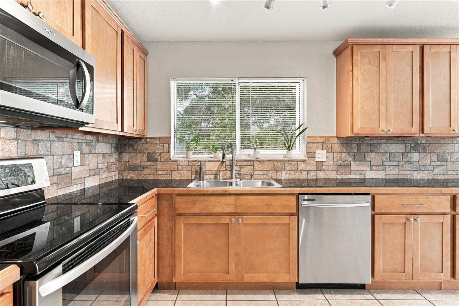 Kitchen - 2555 PAN AMERICAN BLVD, NORTH PORT