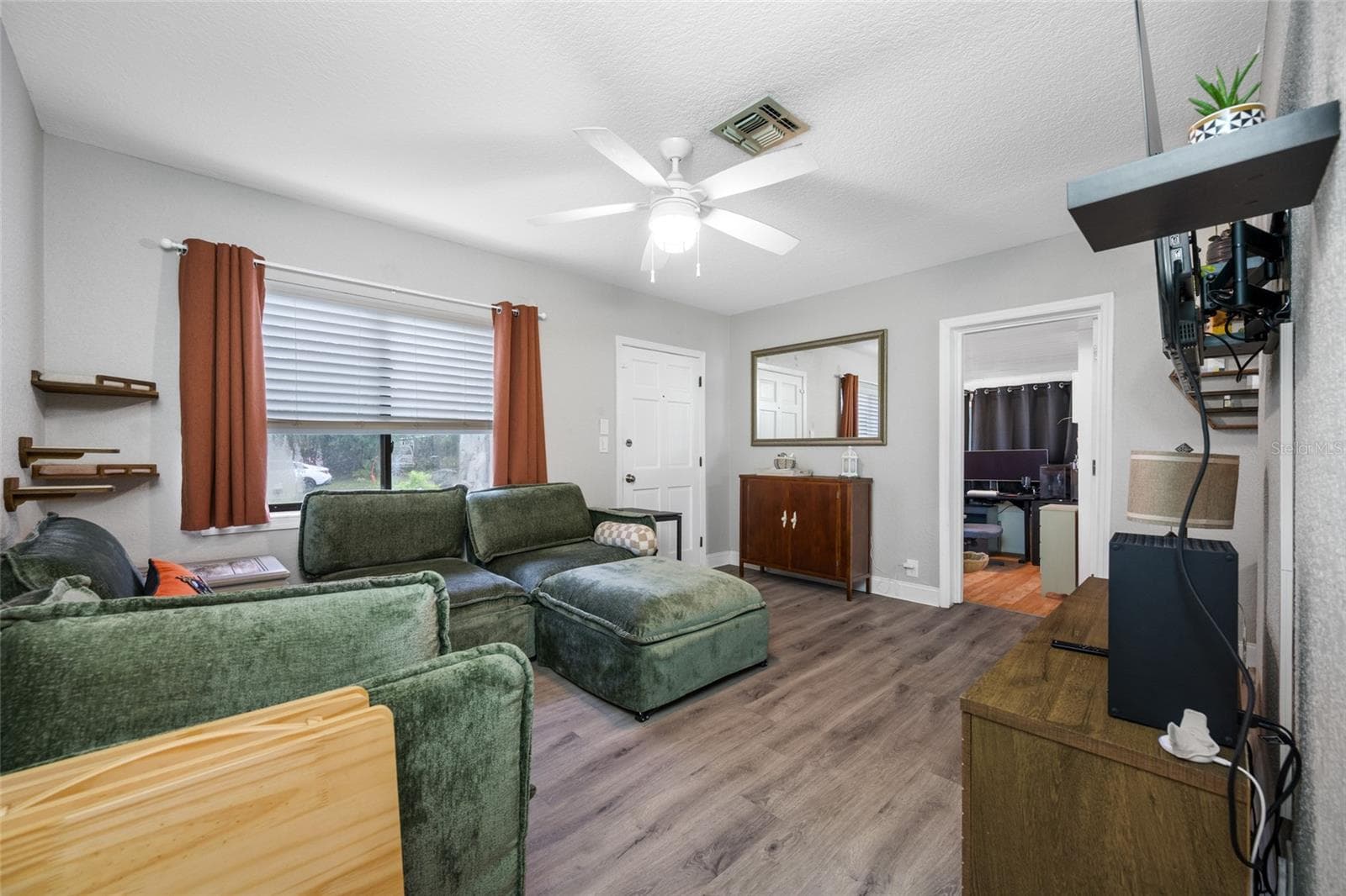 Single Family Residence at 1520 NORFOLK ST N, ST PETERSBURG, photo 6 of 24