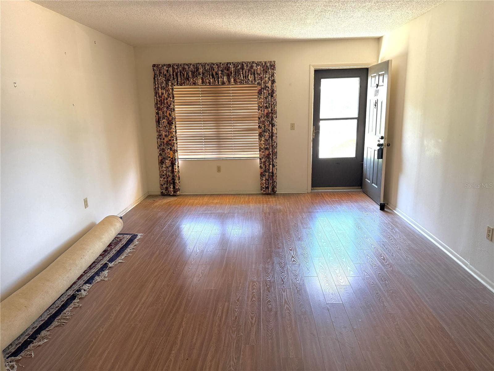 Living Room - 625 30TH AVE W #G109, BRADENTON