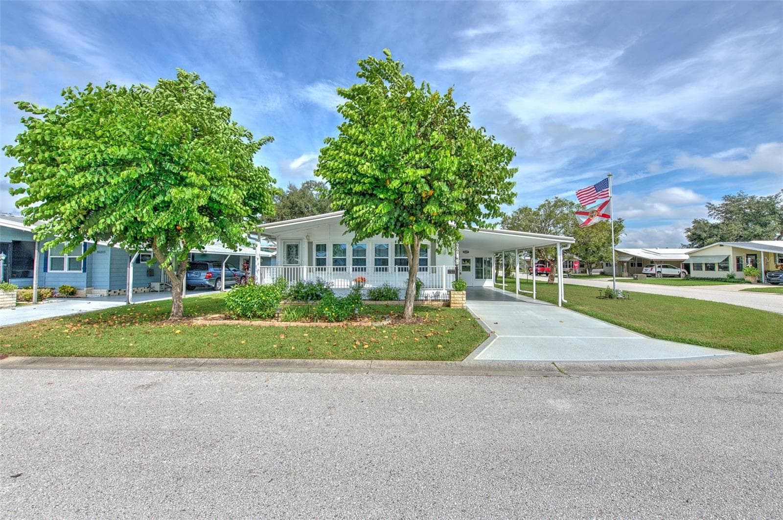 Manufactured Home at 35207 MAKENZIE ST, ZEPHYRHILLS, photo 2 of 42