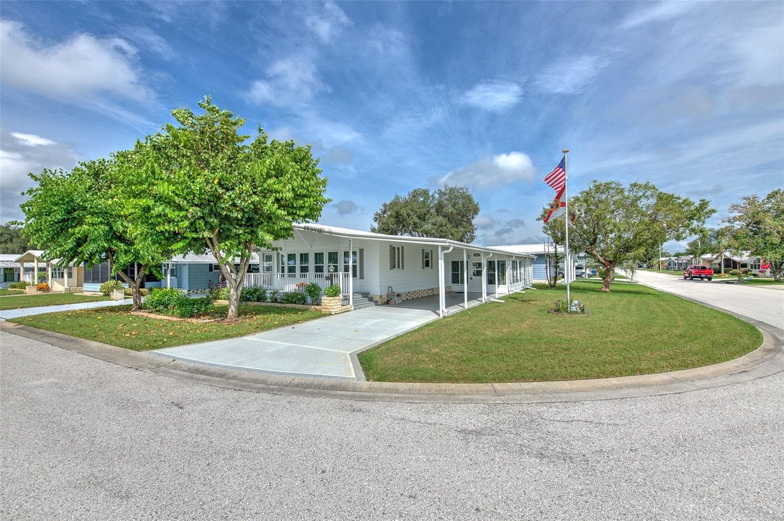 Manufactured Home at 35207 MAKENZIE ST, ZEPHYRHILLS, photo 3 of 42