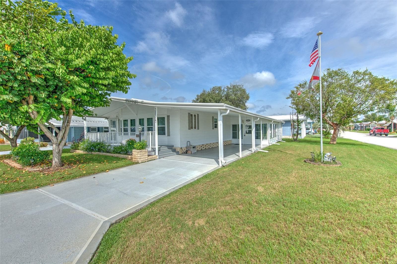 Manufactured Home at 35207 MAKENZIE ST, ZEPHYRHILLS, photo 4 of 42